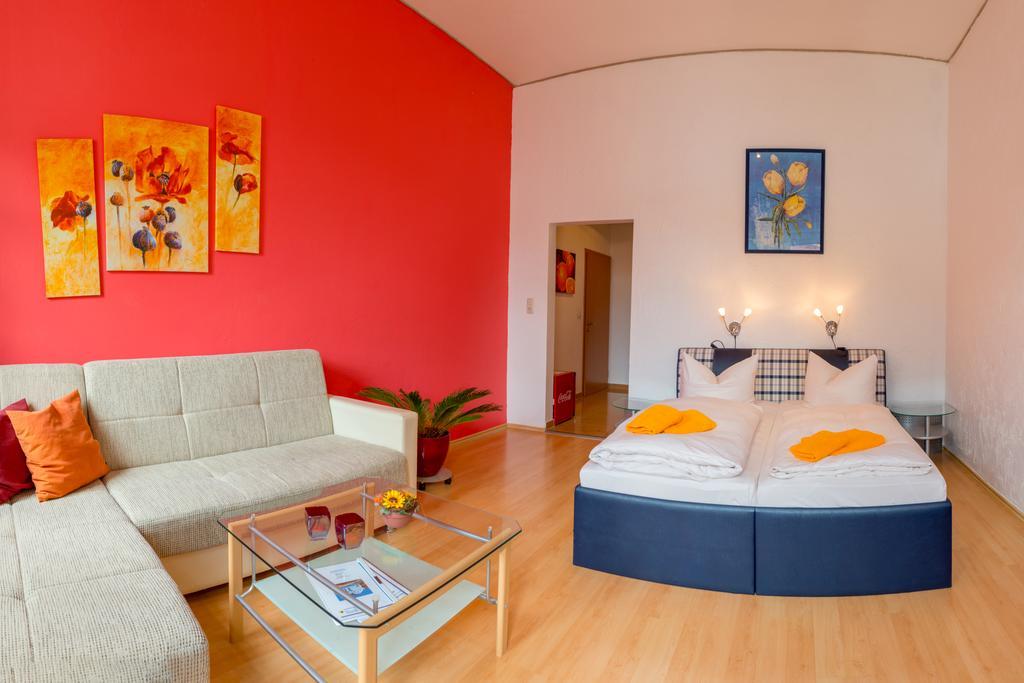 Hotel Am Mueritzhafen Garni Варен Экстерьер фото