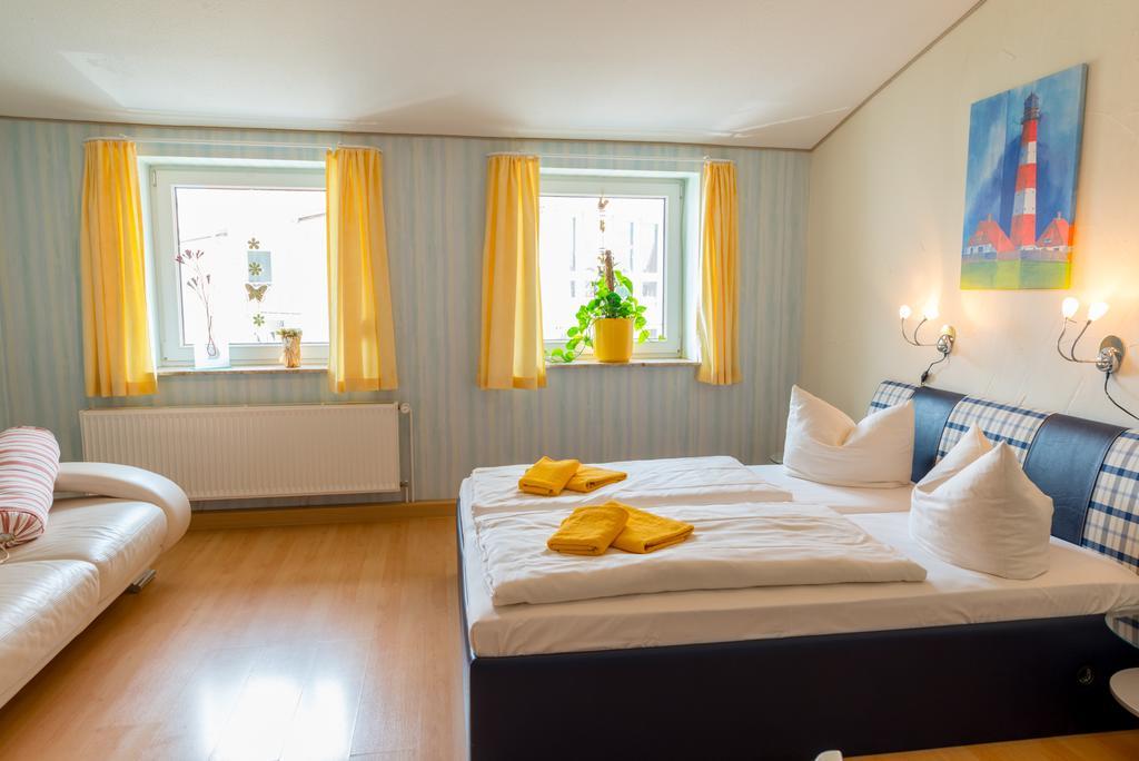 Hotel Am Mueritzhafen Garni Варен Экстерьер фото