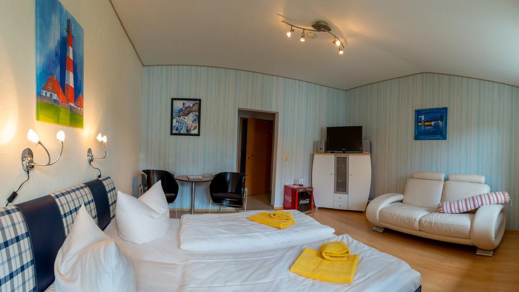 Hotel Am Mueritzhafen Garni Варен Экстерьер фото