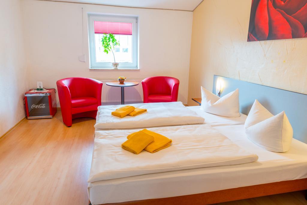 Hotel Am Mueritzhafen Garni Варен Экстерьер фото
