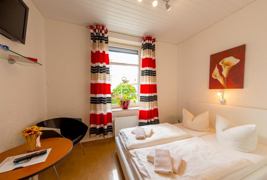Hotel Am Mueritzhafen Garni Варен Экстерьер фото