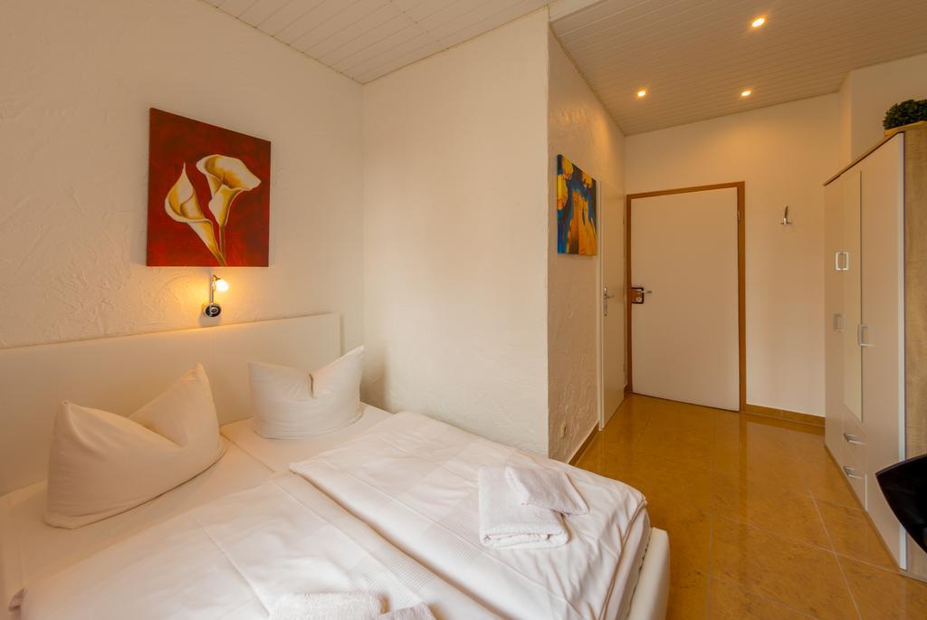 Hotel Am Mueritzhafen Garni Варен Экстерьер фото