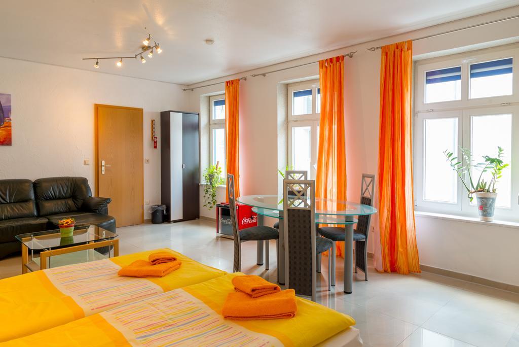 Hotel Am Mueritzhafen Garni Варен Экстерьер фото