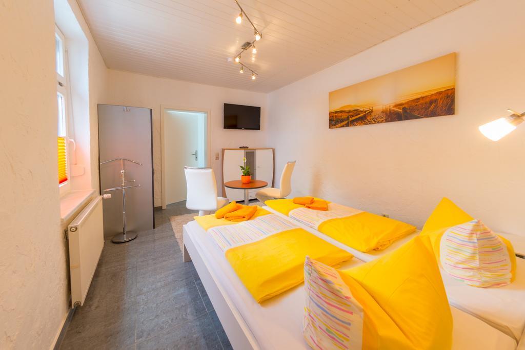 Hotel Am Mueritzhafen Garni Варен Экстерьер фото