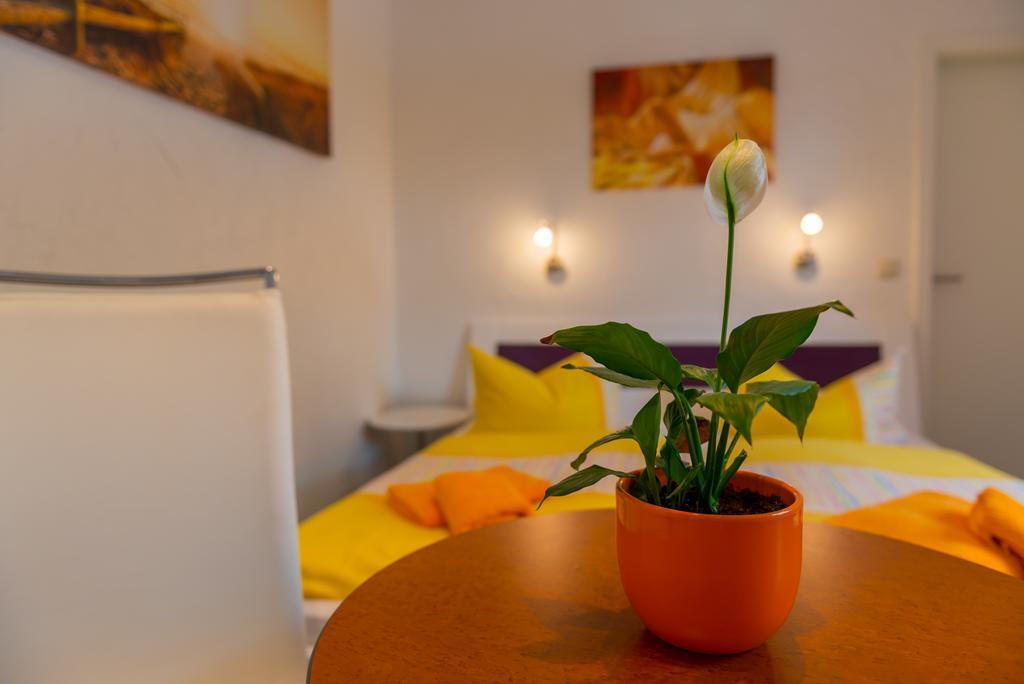 Hotel Am Mueritzhafen Garni Варен Экстерьер фото