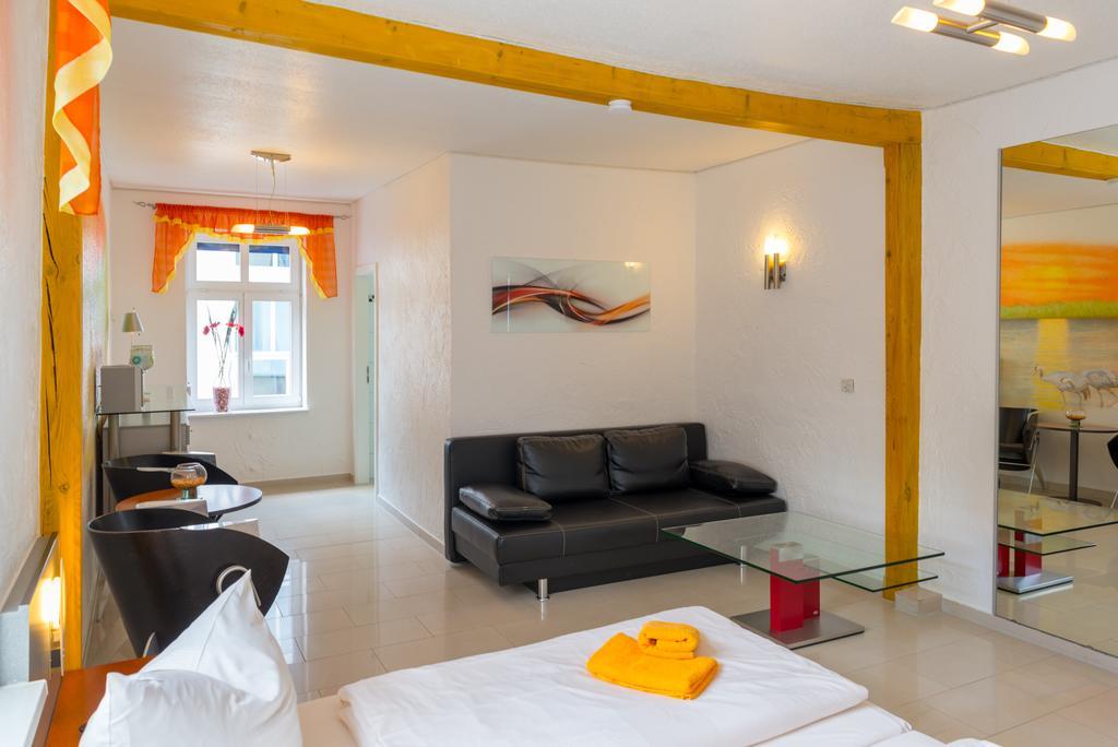 Hotel Am Mueritzhafen Garni Варен Экстерьер фото