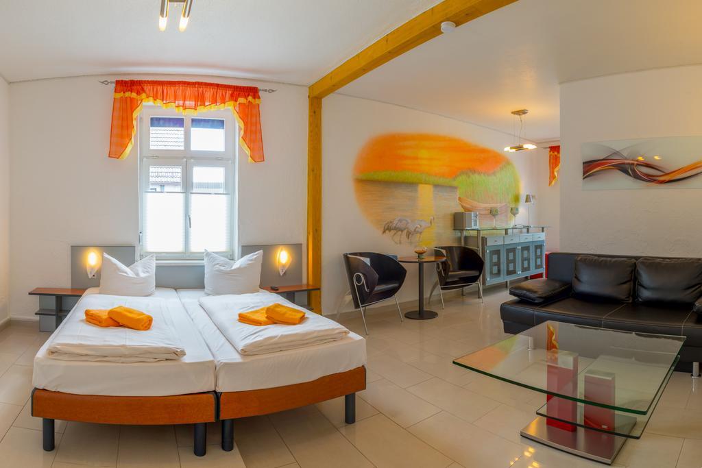 Hotel Am Mueritzhafen Garni Варен Экстерьер фото