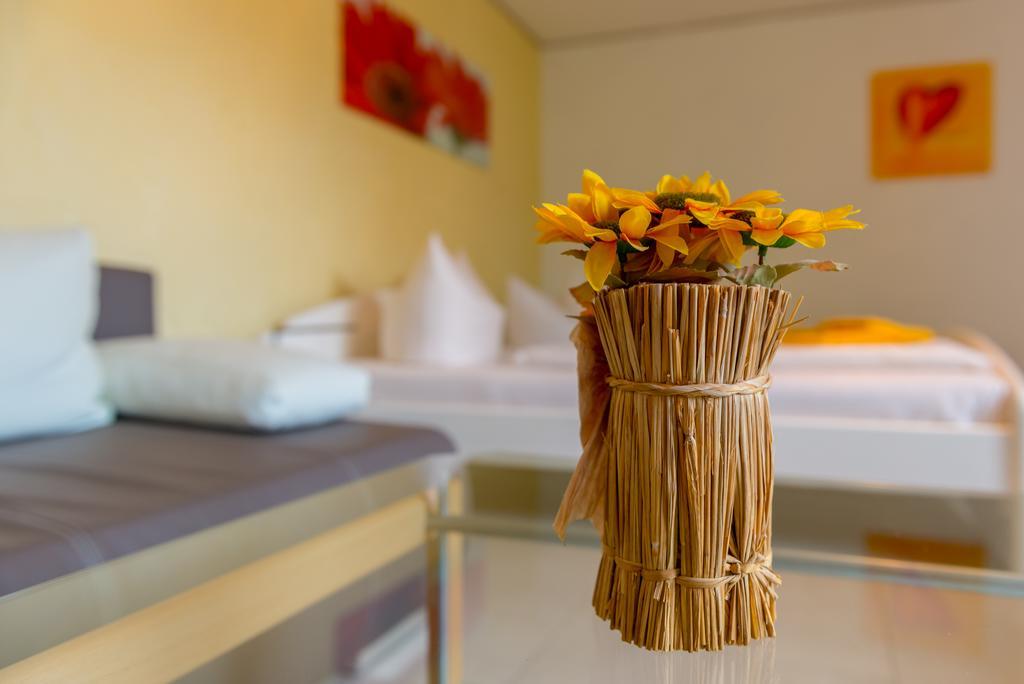 Hotel Am Mueritzhafen Garni Варен Экстерьер фото